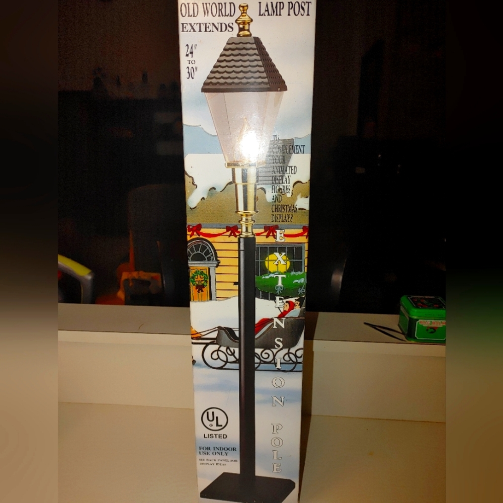 1988 Old World Decorative Lamp Post NIB